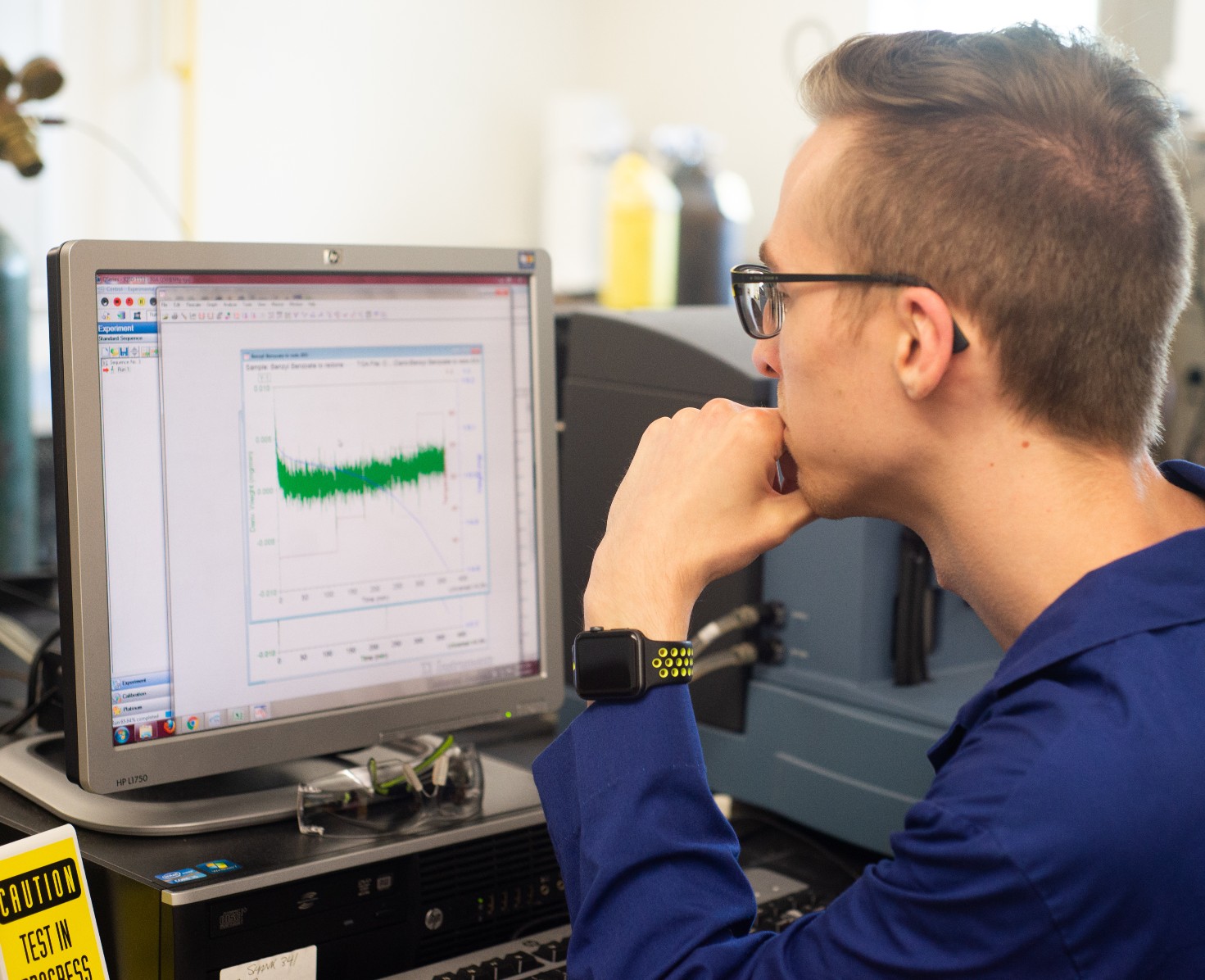 Dario Lewczyk '20 works on a chemistry summer research project in 2019.