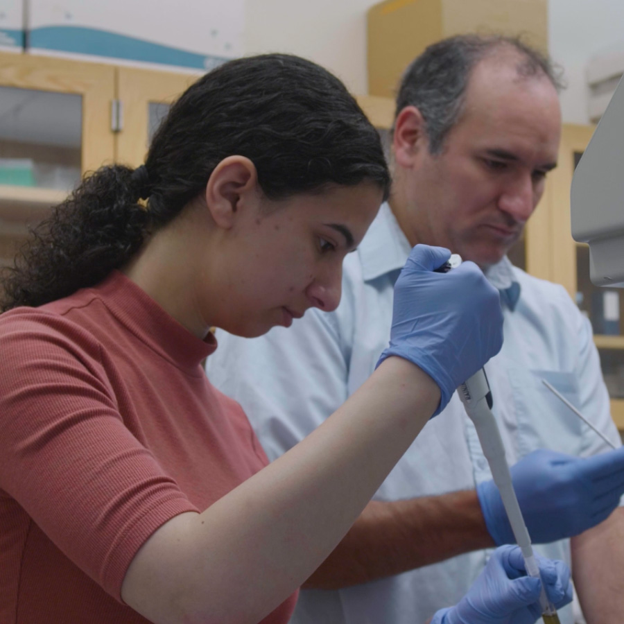 Profile image of Juliette Amram, Pre-med and Neuroscience major.