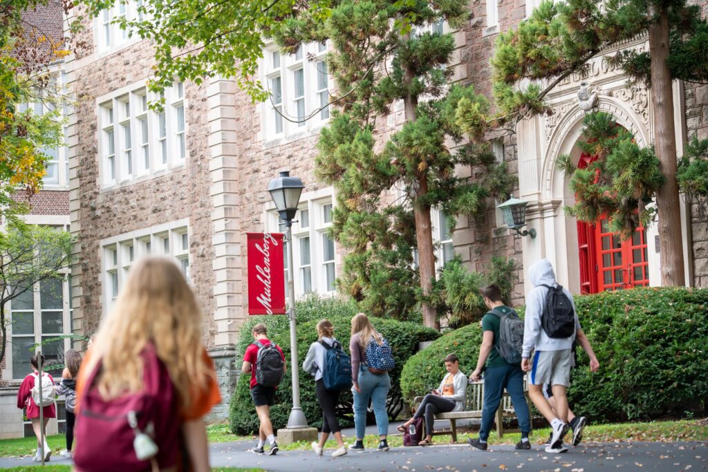 Photo of students walking past Ettinger